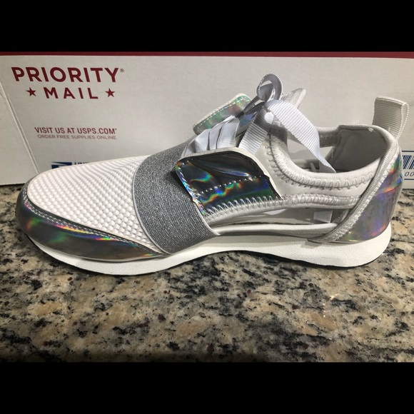 ‼️LAST PAIR‼️White Silver Cut out Side sneakers - Picture 6 of 7